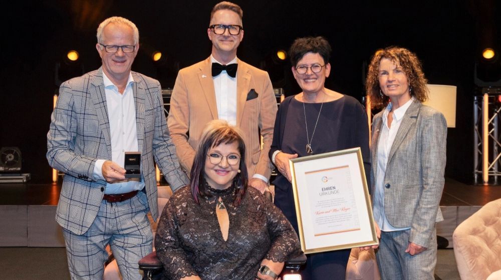 RollOn-Ehrenzeichen für Karin und Max Kloger - Eine langjährige Freundschaft mit besonderer Bedeutung