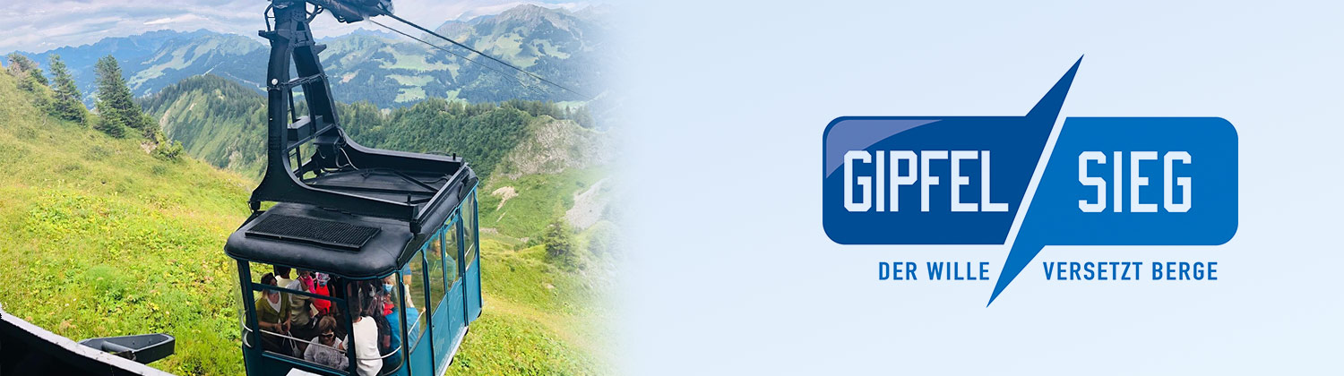 Links Gondel auf dem Weg zum Gipfel, rechts Gipfel-Sieg-Logo