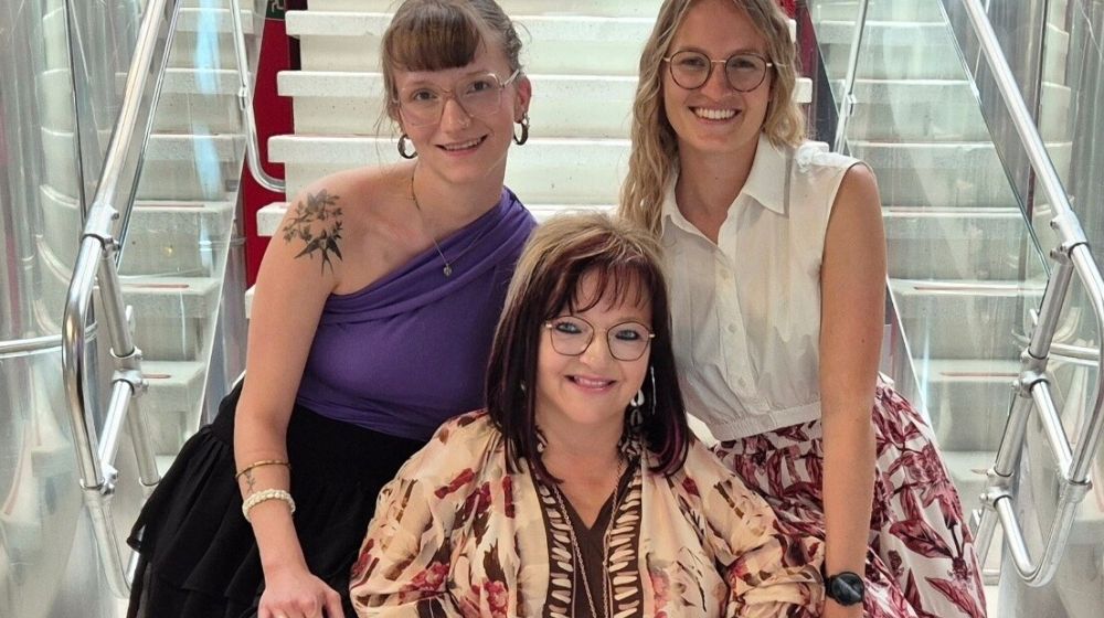 Theresa Weiß ist Gast von Marianne Hengl und Diana Foidl in ORF Radio Tirol „Stehaufmenschen“