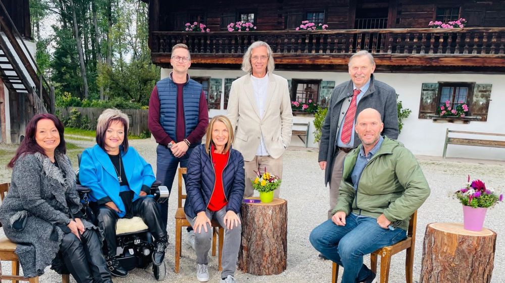 Sabine "Sassy" Holzinger trifft Hans Grugger im Salzburger Freilichtmuseum