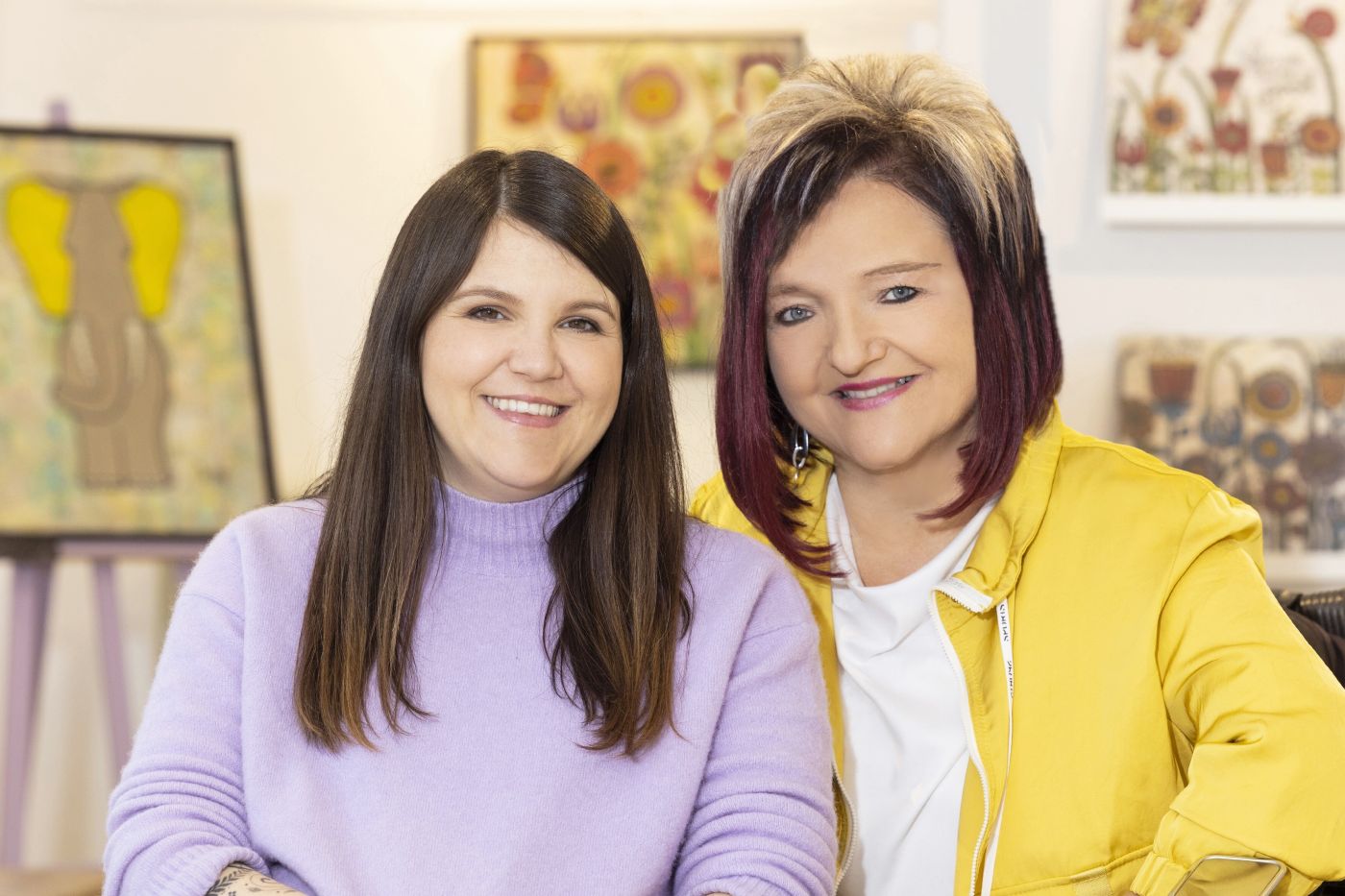 Tina Hötzendorfer (l.) und Marianne Hengl im Gespräch über das Leben und Lieben.