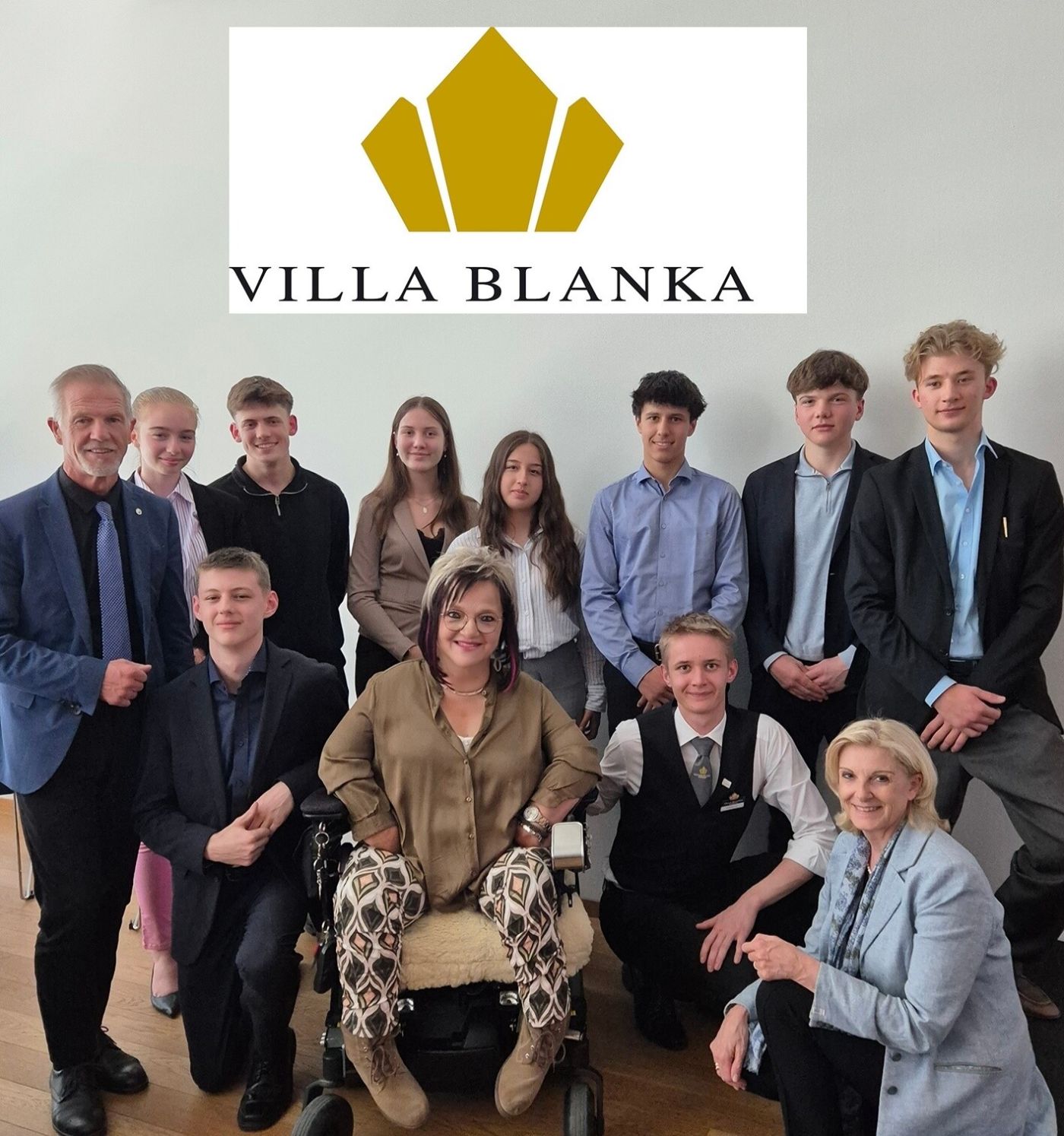 Schüler:innen und Lehrer:innen mit Marianne Hengl