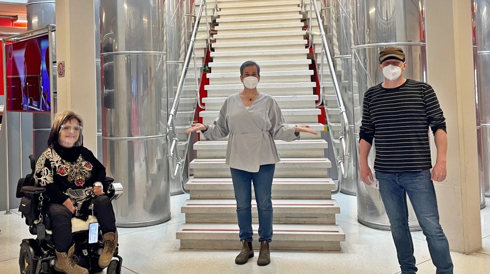 Clowndoctor Christina Matuella in der Radiosendung "Stehaufmenschen"