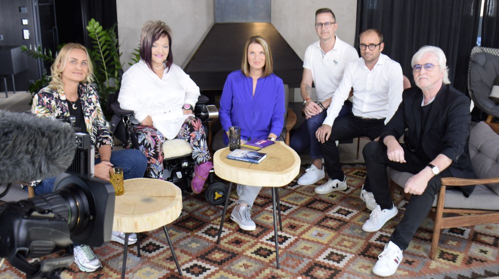 Helene Jarmer trifft Reinhold Bilgeri beim 33. ORF Gipfel-Sieg in St. Johann in Tirol