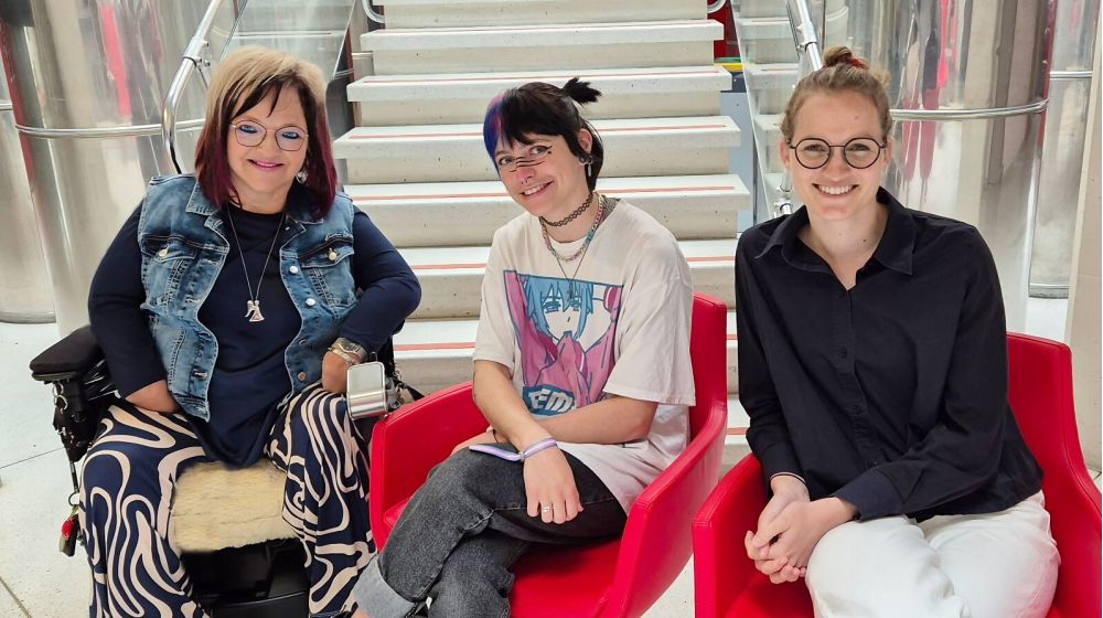 Radio Tirol: Isaac Masik ist Gast von Marianne Hengl und Diana Foidl in „Stehaufmenschen“