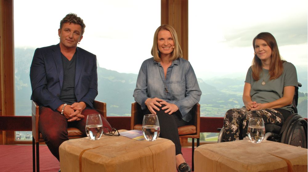 Barbara Stöckl trifft Tina Hötzendorfer und Hans Sigl beim 17. „Gipfel-Sieg“ von RollOn Austria - in der Skiwelt Wilder Kaiser Brixental - in Ellmau